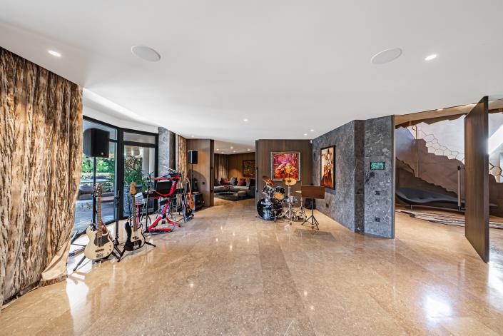 Image No.43-10 Bed Villa for sale