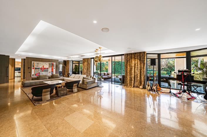 Image No.7-10 Bed Villa for sale