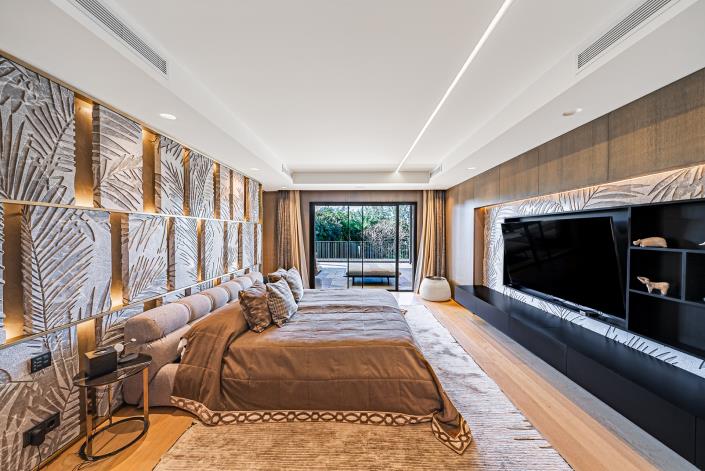 Image No.54-10 Bed Villa for sale