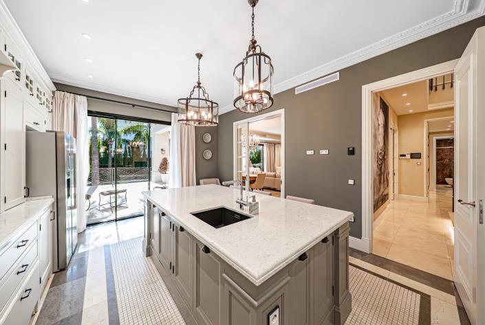 Image No.7-6 Bed Villa for sale