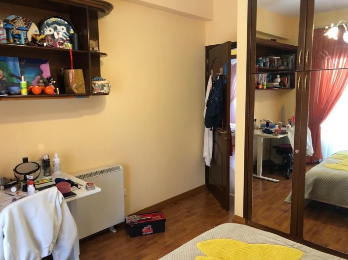 Image No.8-5 Bed House for sale