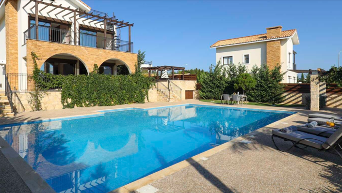 Image No.6-5 Bed House for sale