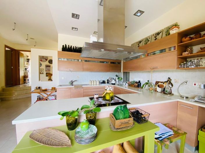 Image No.10-5 Bed House for sale