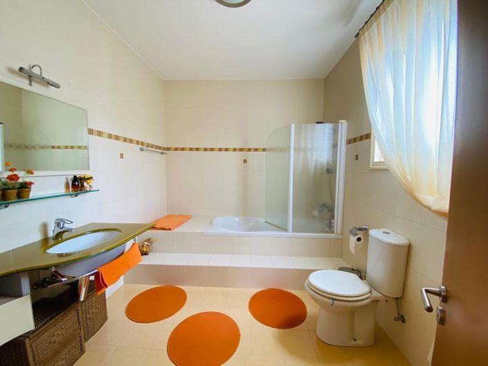 Image No.15-5 Bed House for sale