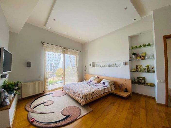 Image No.16-5 Bed House for sale