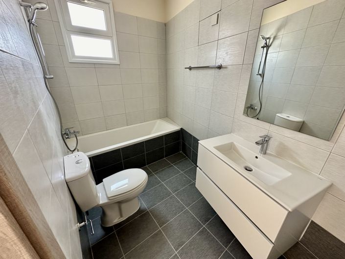 Image No.11-3 Bed House for sale