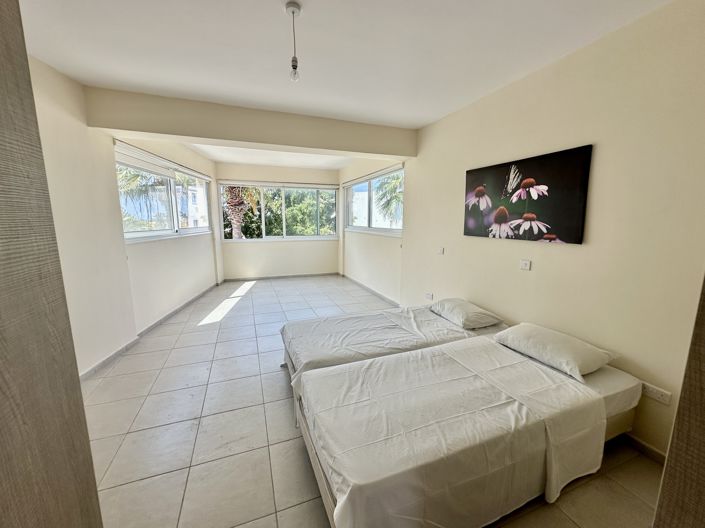 Image No.13-3 Bed House for sale