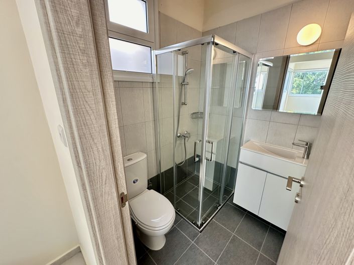 Image No.17-3 Bed House for sale