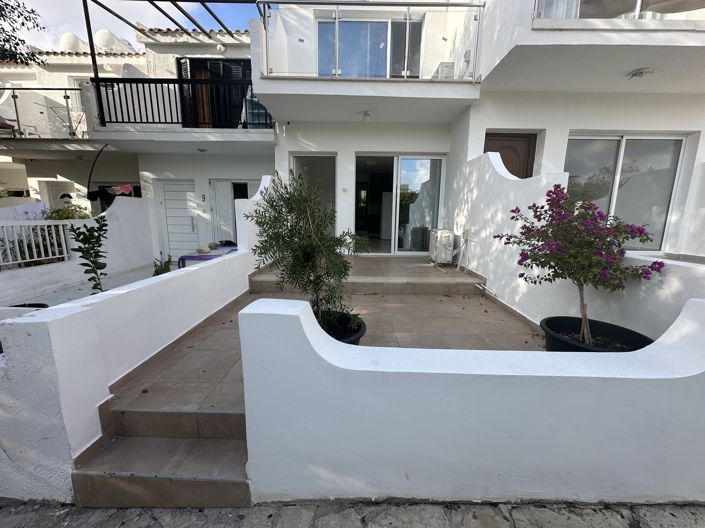 Image No.1-2 Bed House for sale