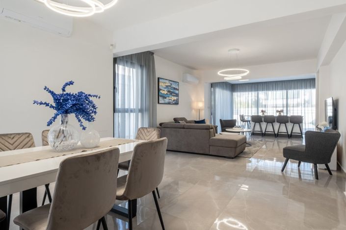 Image No.6-4 Bed House for sale