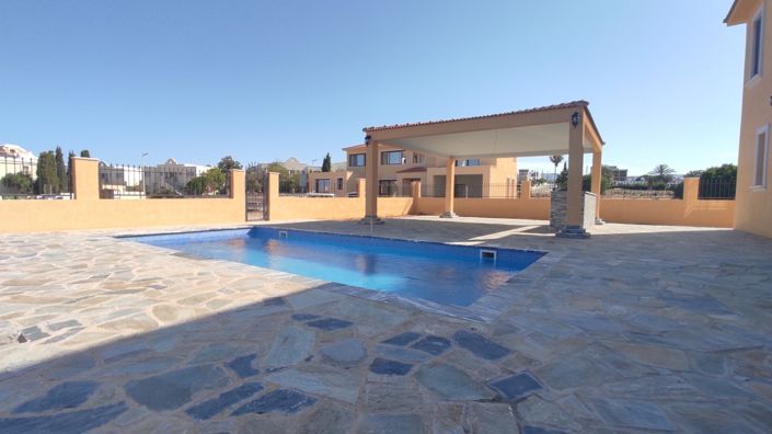 Image No.2-4 Bed Villa for sale