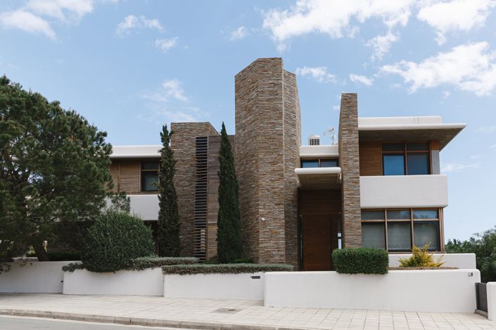 Image No.1-8 Bed House for sale