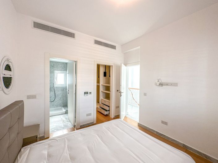 Image No.17-3 Bed House for sale