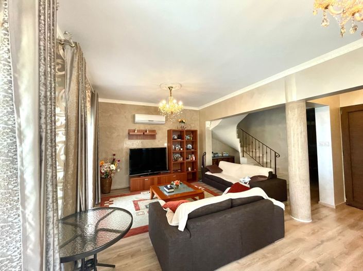 Image No.17-3 Bed House for sale