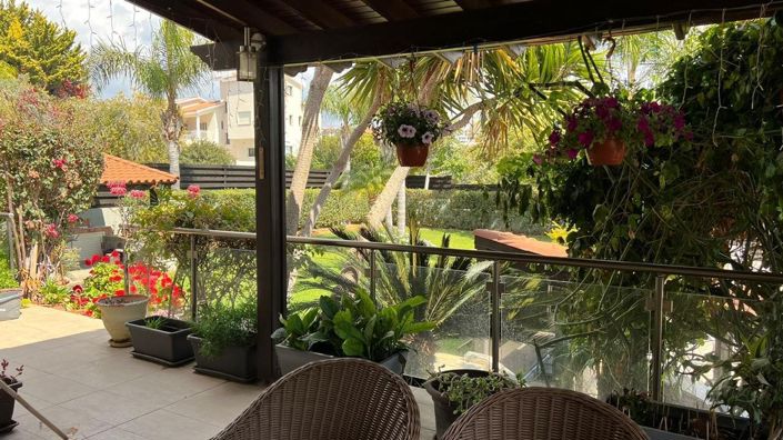 Image No.8-5 Bed House for sale