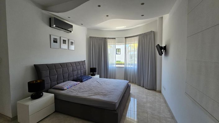 Image No.20-4 Bed House for sale