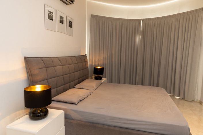 Image No.21-4 Bed House for sale