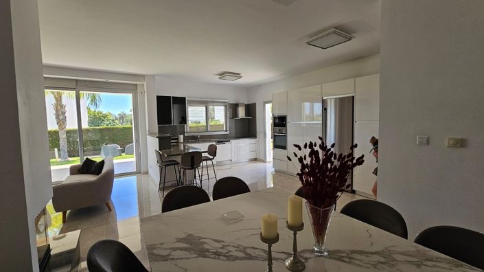 Image No.25-4 Bed House for sale