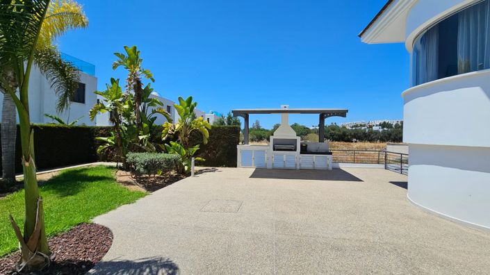 Image No.8-4 Bed House for sale