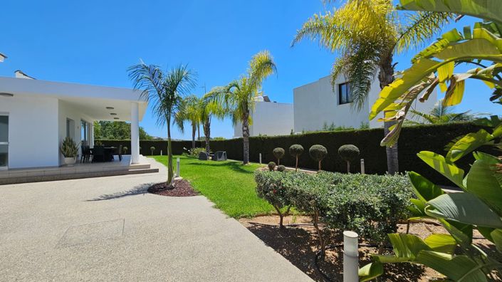 Image No.9-4 Bed House for sale