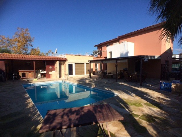 Image No.1-5 Bed House for sale