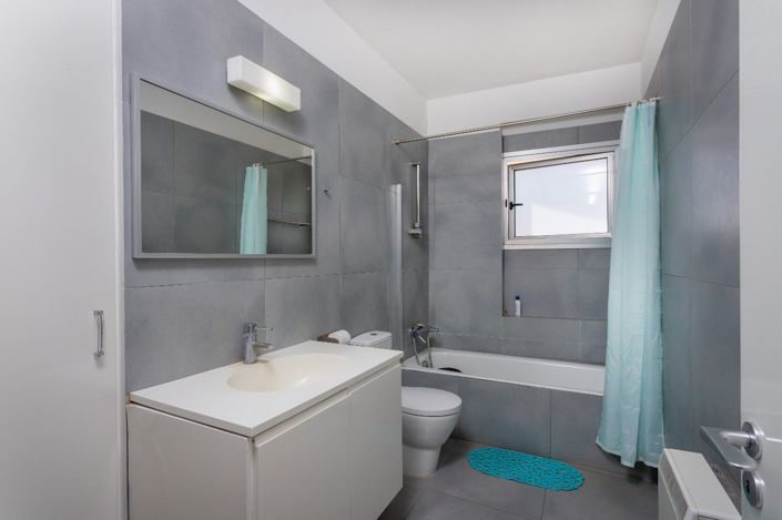 Image No.9-5 Bed House for sale