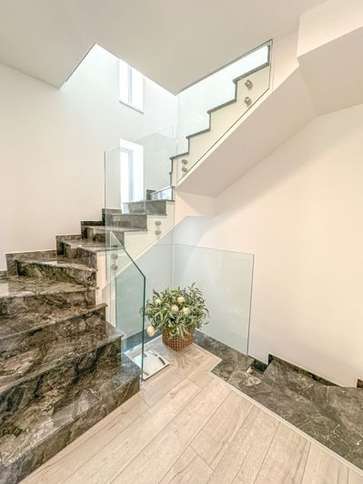 Image No.12-4 Bed House for sale