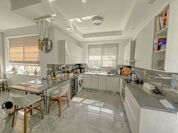 Image No.27-4 Bed House for sale