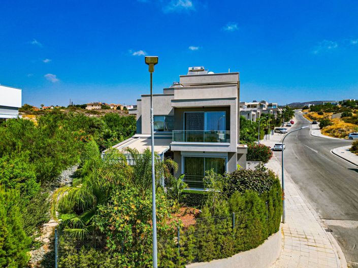 Image No.3-4 Bed House for sale