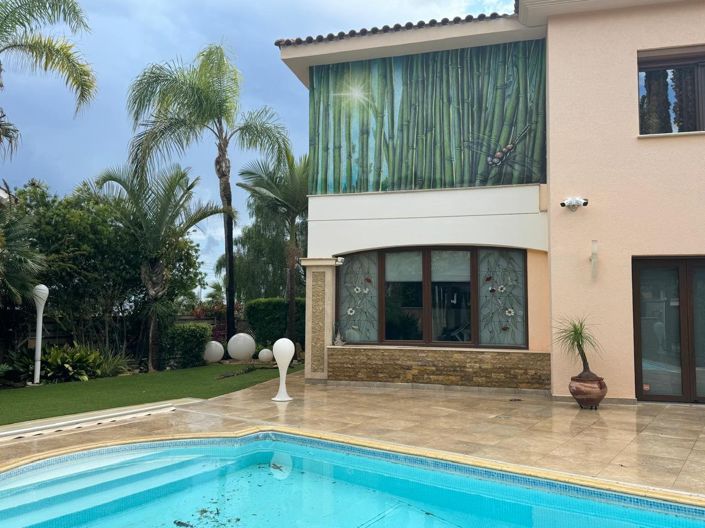 Image No.1-5 Bed House for sale