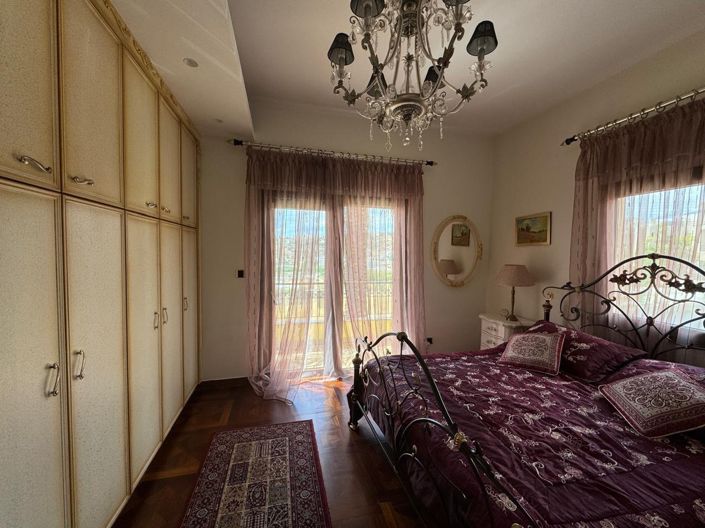 Image No.11-5 Bed House for sale