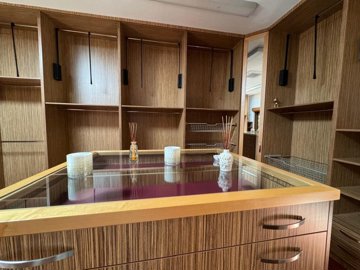 c06714f4-d7f3-4fb9-812f-a7421b1e6570