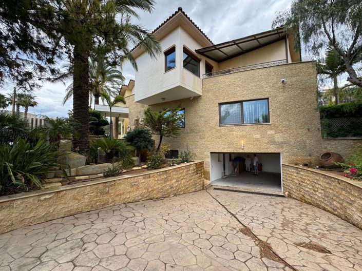 Image No.18-5 Bed House for sale