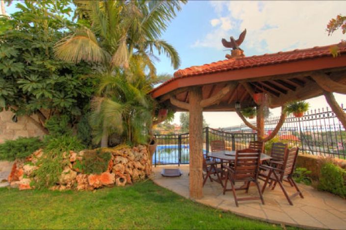 Image No.6-6 Bed House for sale