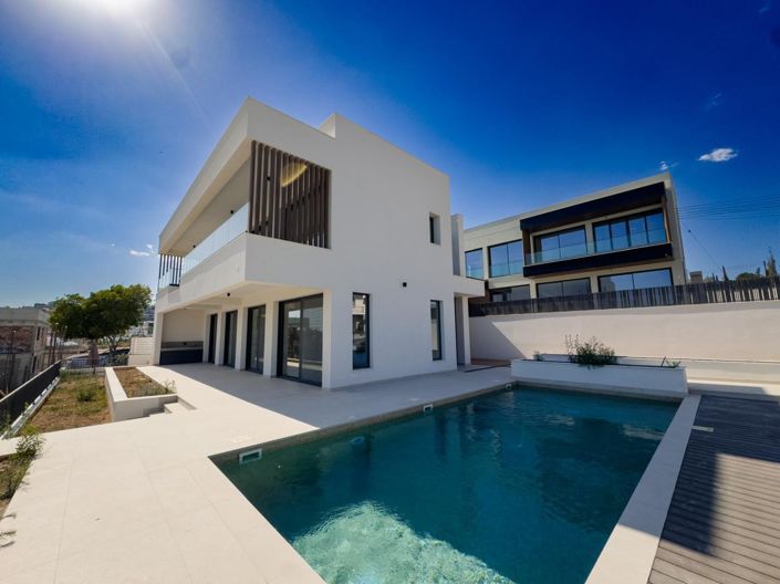 Image No.1-4 Bed House for sale