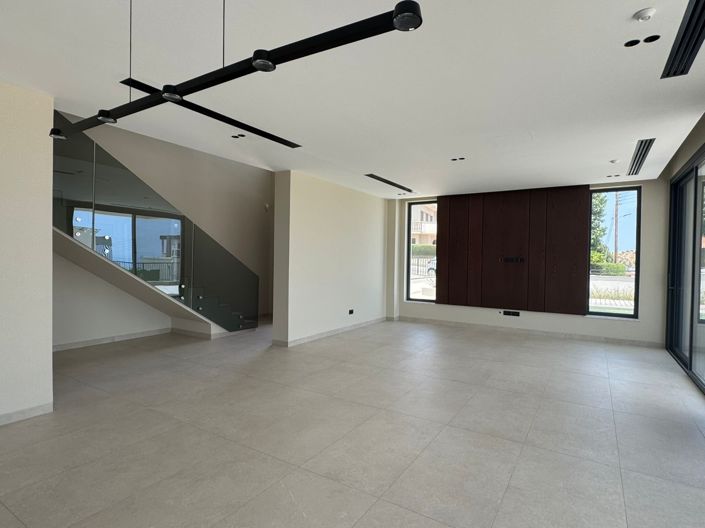 Image No.10-4 Bed House for sale