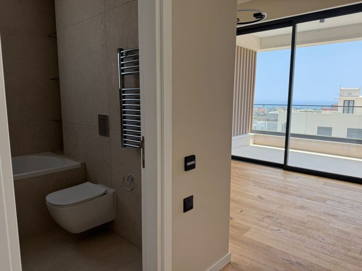 Image No.15-4 Bed House for sale