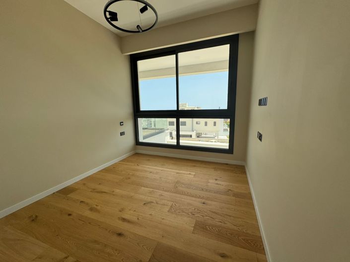 Image No.24-4 Bed House for sale