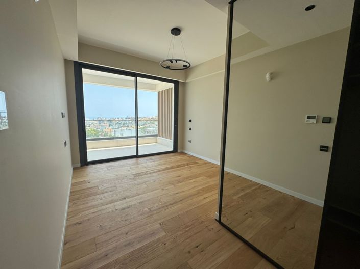 Image No.25-4 Bed House for sale