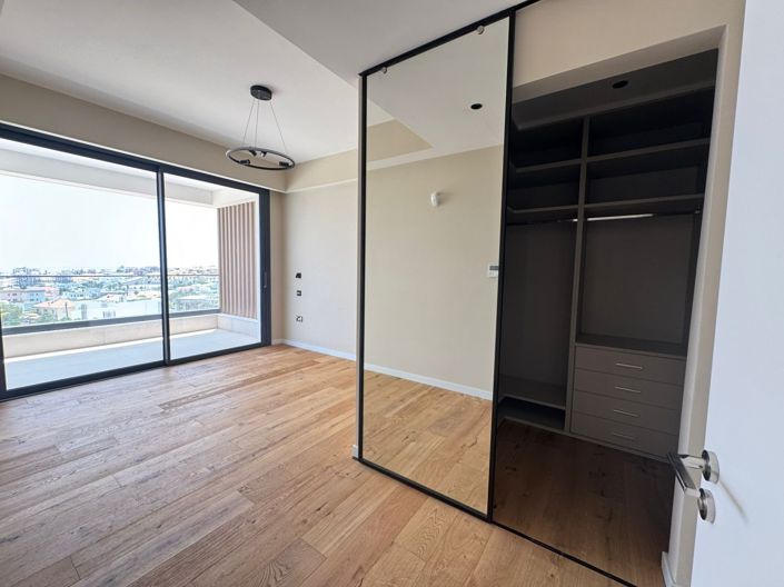 Image No.26-4 Bed House for sale