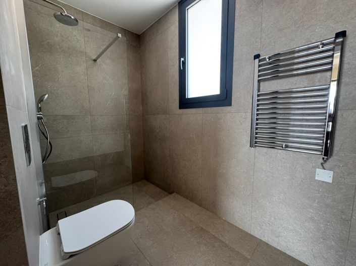 Image No.28-4 Bed House for sale