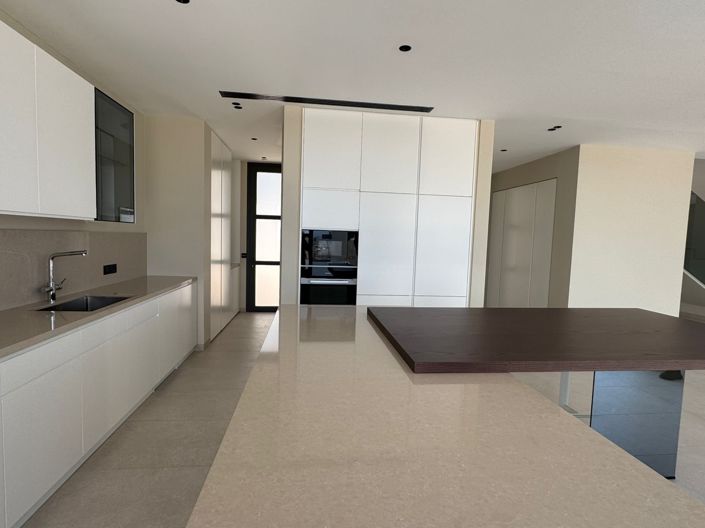 Image No.3-4 Bed House for sale