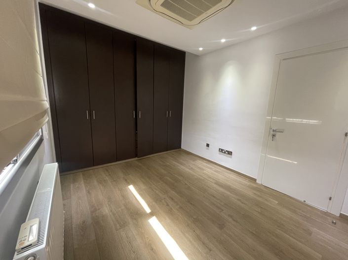 Image No.8-3 Bed House for sale