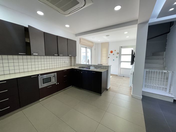 Image No.9-3 Bed House for sale