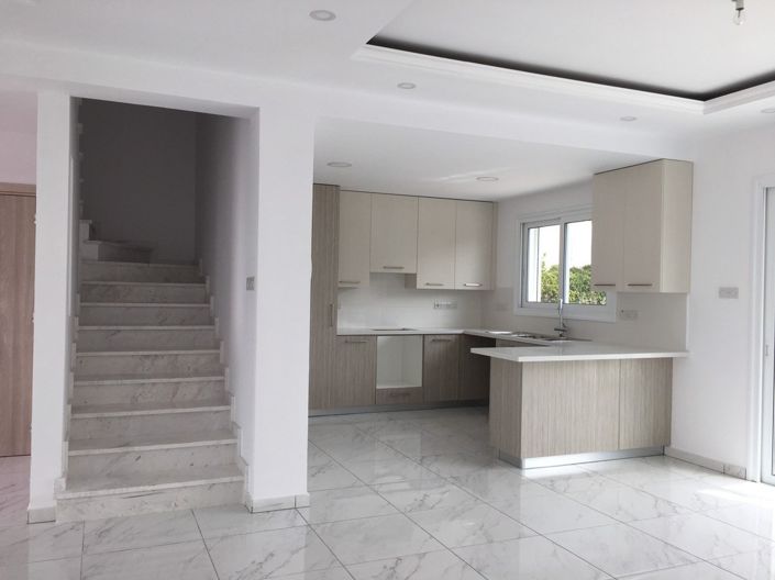 Image No.8-3 Bed House for sale