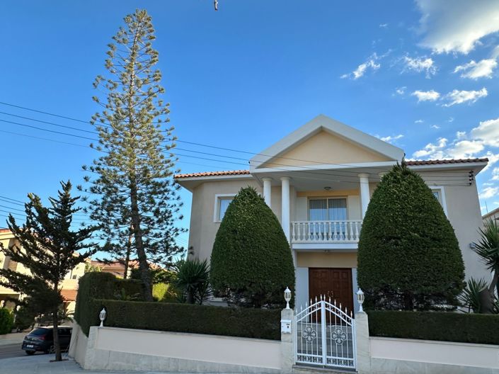 Image No.1-4 Bed House for sale