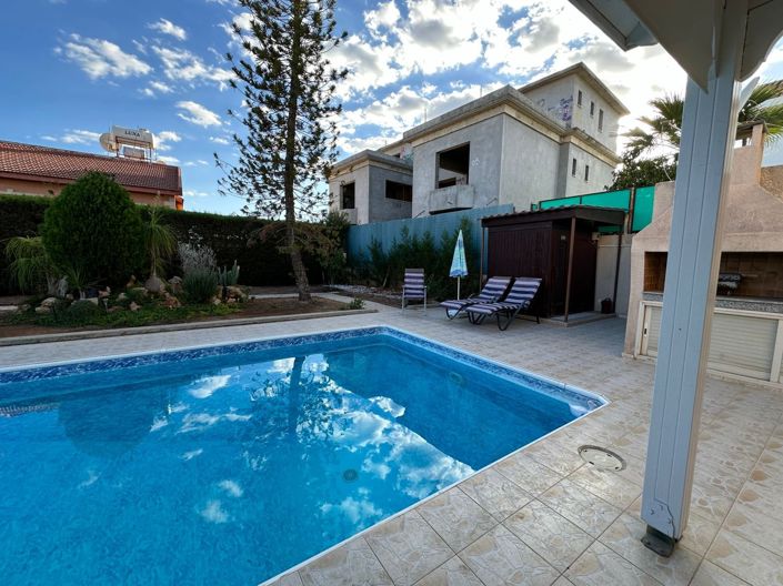 Image No.2-4 Bed House for sale