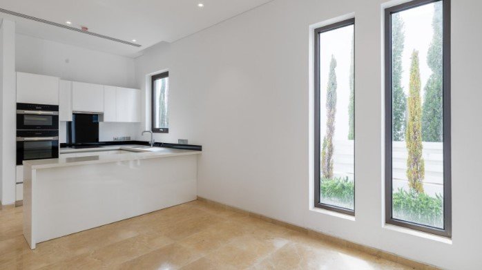 Image No.4-5 Bed House for sale