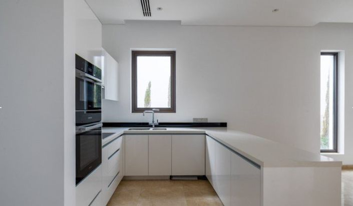 Image No.5-5 Bed House for sale