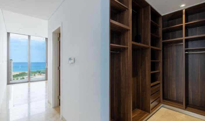 Image No.8-5 Bed House for sale